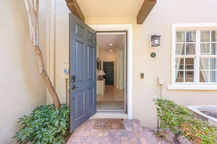 Property Photo:  72 SE 6th Avenue H  FL 33483 