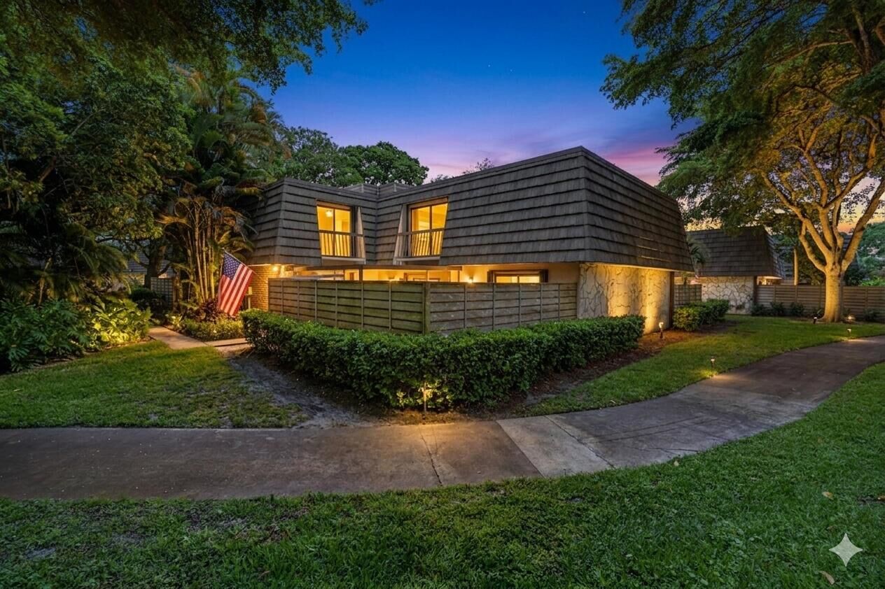 Property Photo:  527 5th Terrace  FL 33418 