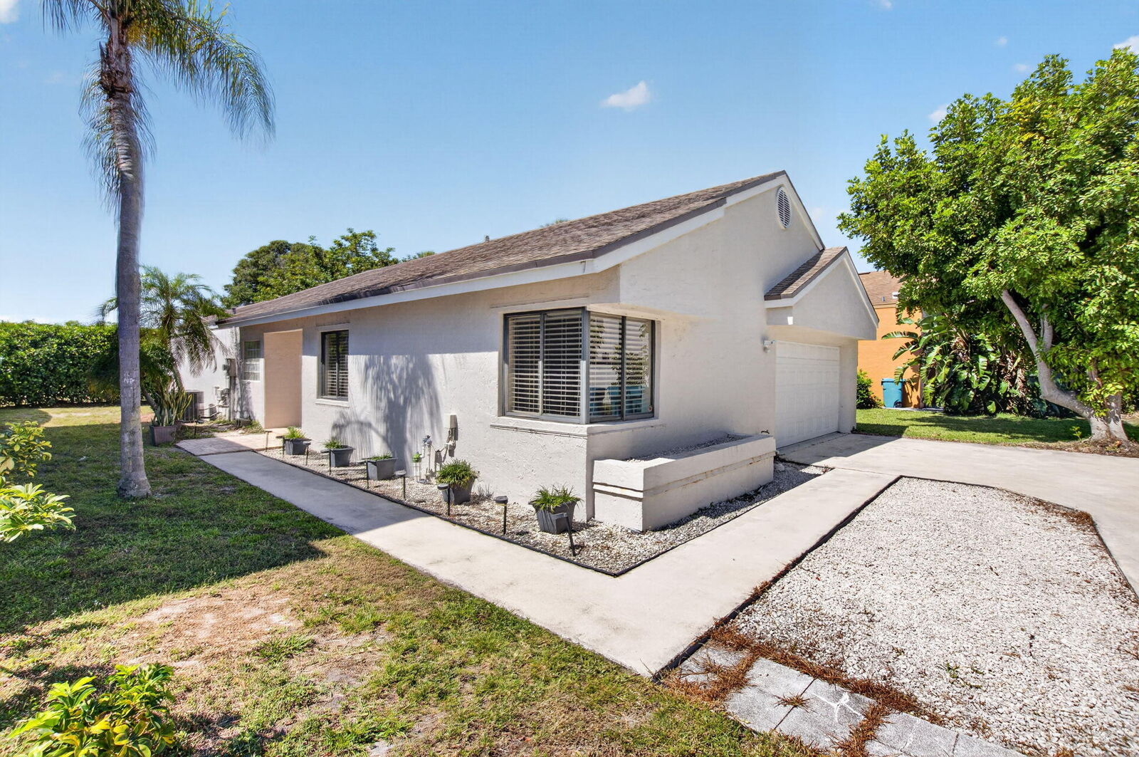 Property Photo:  7 Kyle Way  FL 33426 