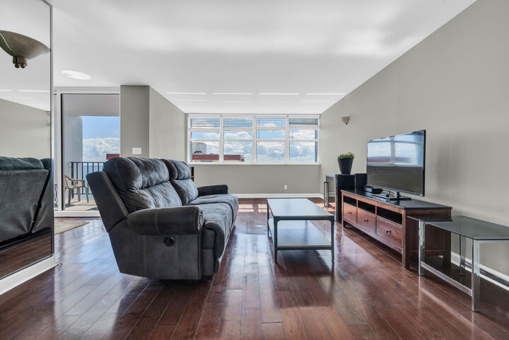 Property Photo:  1400 S Ocean Drive 1702  FL 33019 
