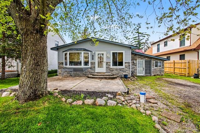 Property Photo:  1210 Sunrise Park Street  MI 48843 