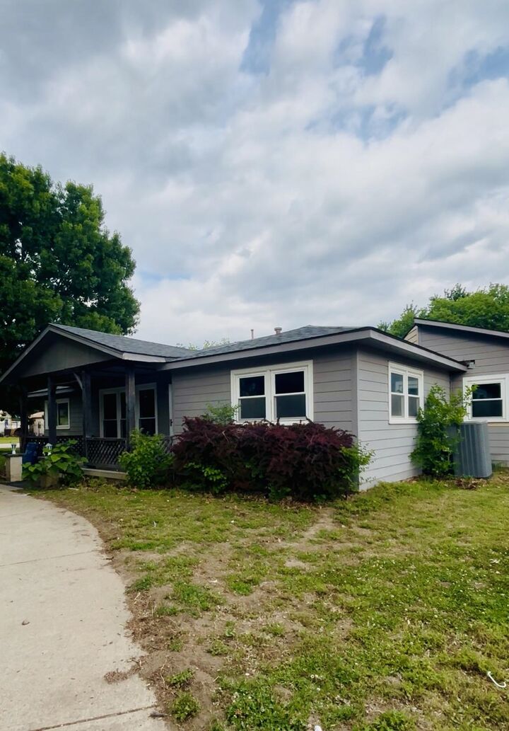 Property Photo:  4600 S Laura St  KS 67216 