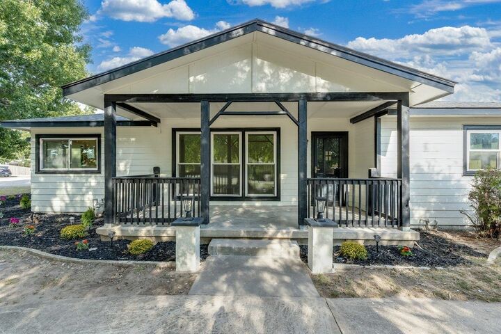 Property Photo:  4600 S Laura St  KS 67216 