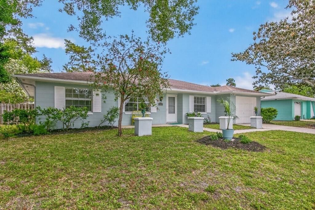 Property Photo:  330 Shores Blvd  FL 32086 