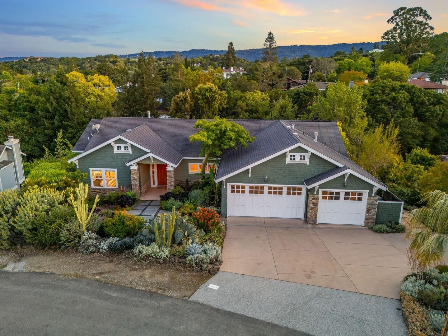 Property Photo:  902 Fallen Leaf Way  CA 94062 