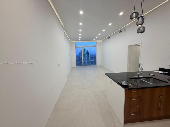Property Photo:  335 S Biscayne Blvd Uph-01  FL 33131 