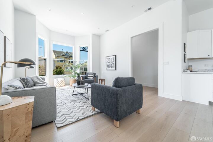 Property Photo:  1552 Palou Avenue  CA 94124 