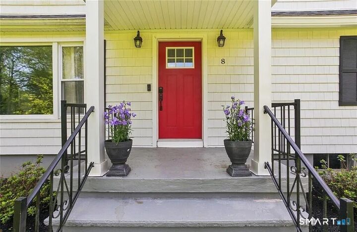 Property Photo:  8 Ferndale Drive  CT 06612 