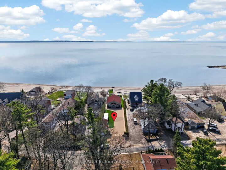 32 Tiny Beaches Road S — photo 1