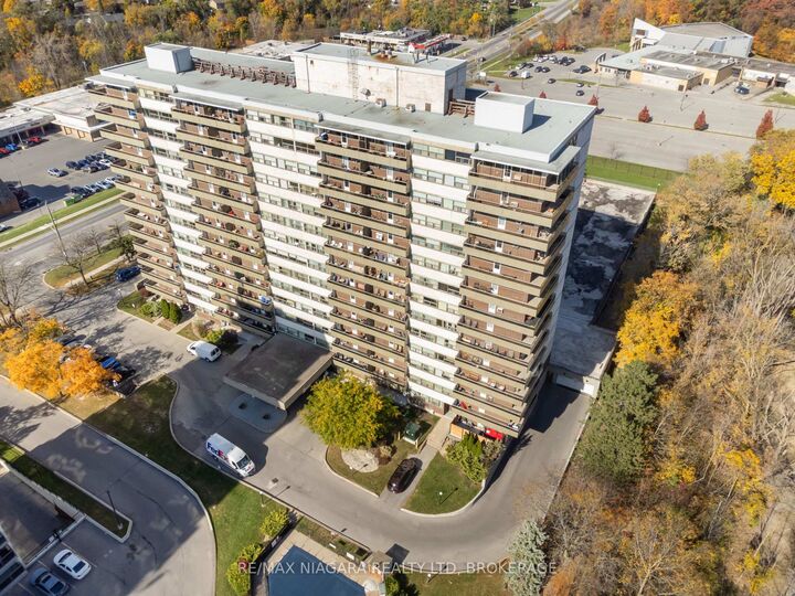 Property Photo: 215 Glenridge Avenue 409 ON L2T 3J7