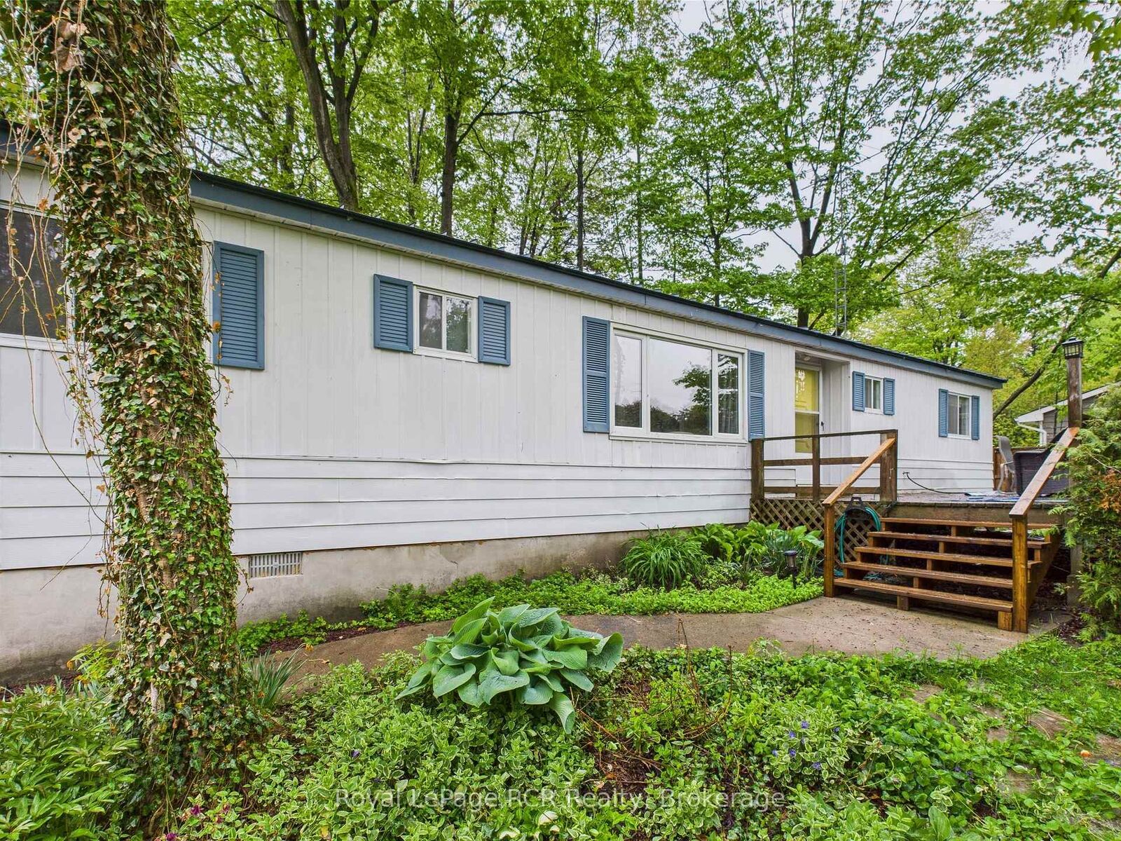 Property Photo: 112 Huron Road ON N2Z 2X3