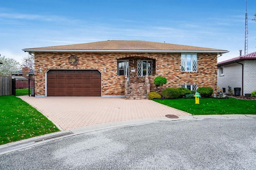 Property Photo:  5 Lucy Crescent  ON N8H 4S4 