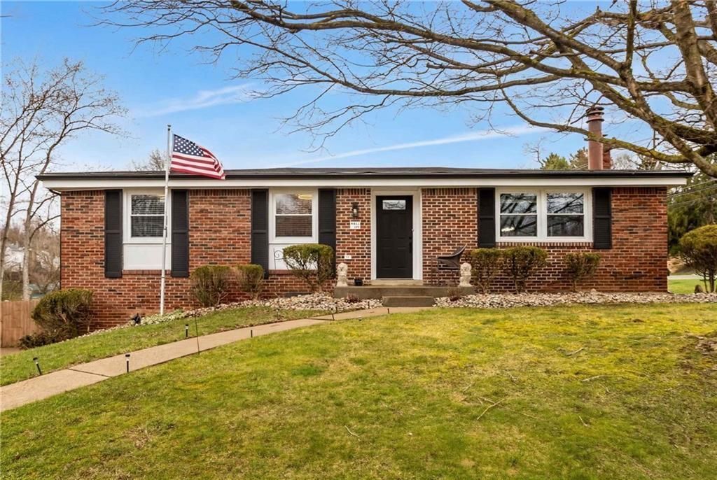 Property Photo: 701 Havengate Dr PA 15102