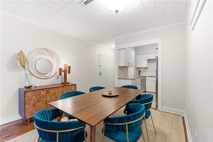Property Photo:  5825 5th Ave 201  PA 15232 