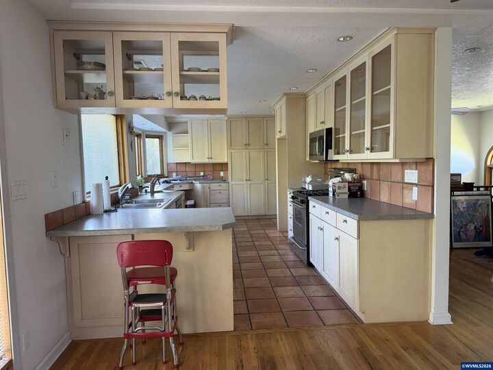 Property Photo:  940 Gerleon St SE  OR 97302 