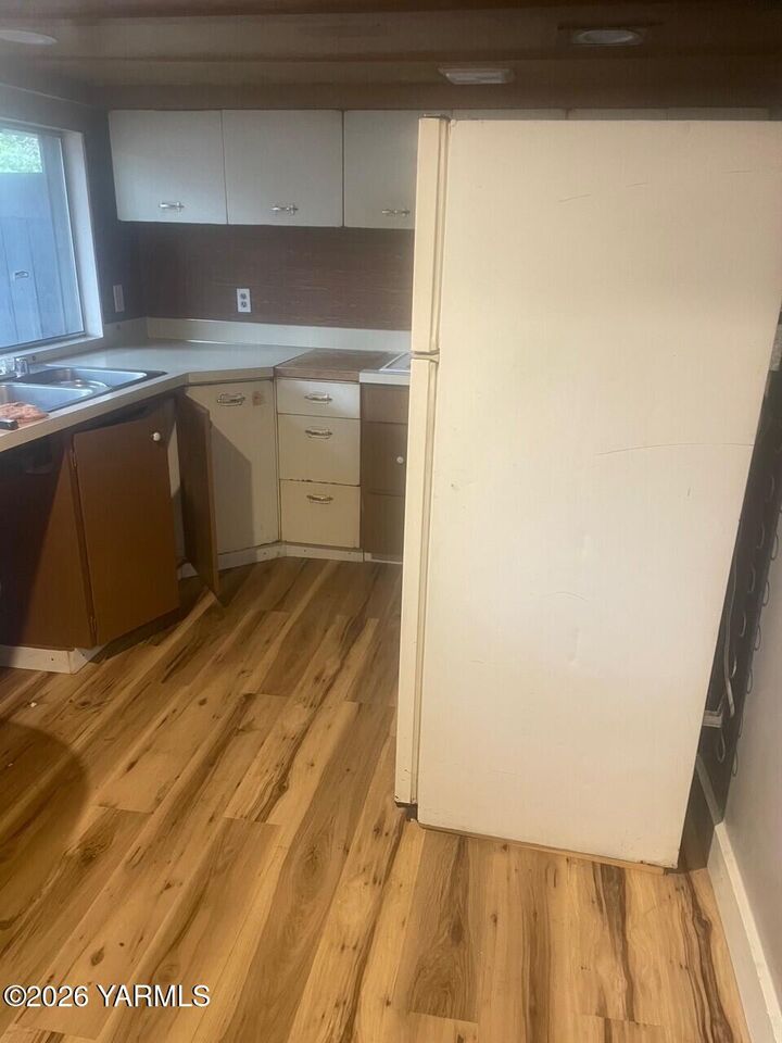 Property Photo:  705 E Lincoln Ave  WA 98901 