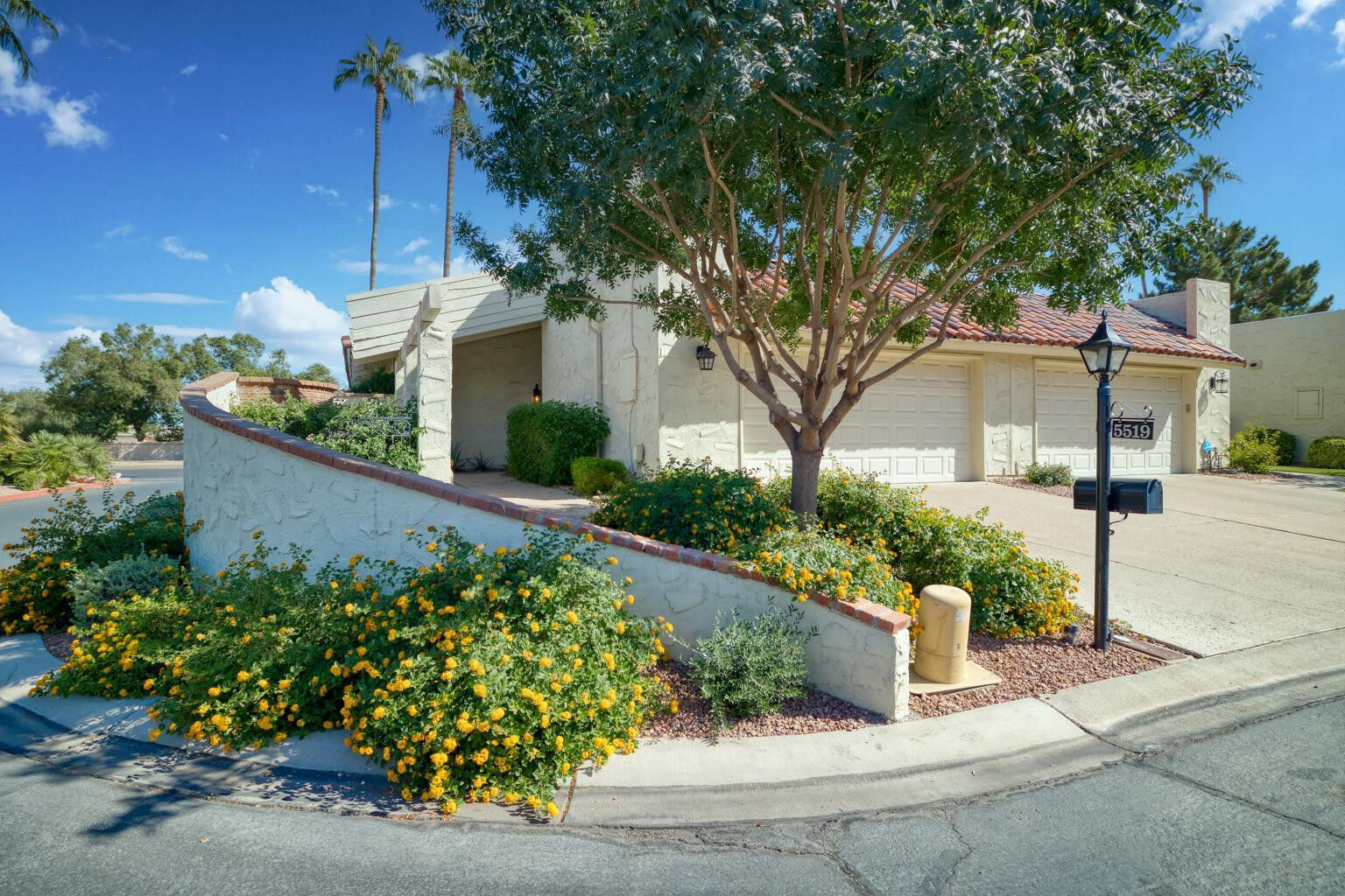 Property Photo:  5519 N 71st Place  AZ 85253 