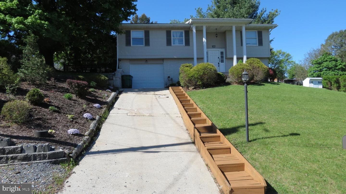 Property Photo:  6081 Peach Tree Street  PA 17111 