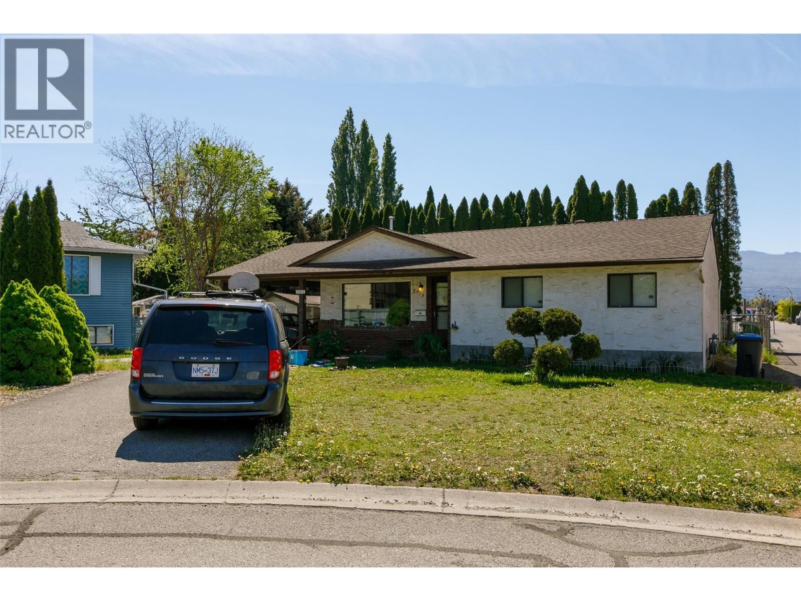 Property Photo:  2913 Bouvette Street  BC V1Y 3K5 