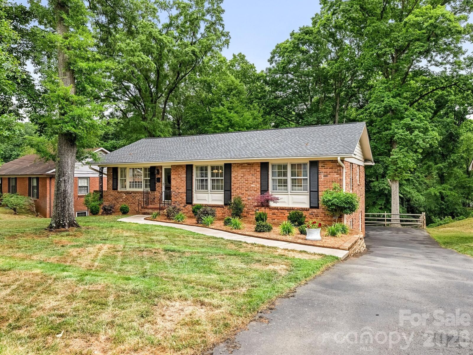 Property Photo: 6115 Rosecrest Drive NC 28210