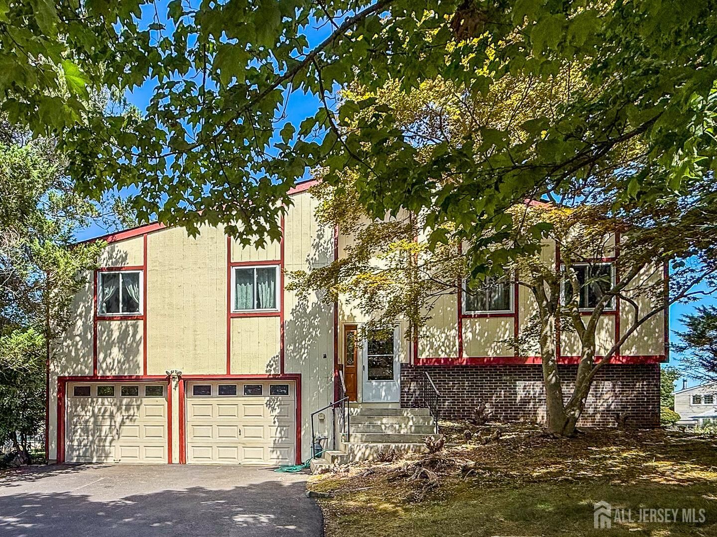 Property Photo:  4 Donner Court  NJ 08852 