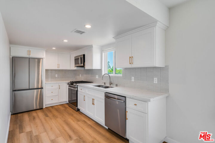 Property Photo:  1470 Rexford Dr  CA 90035 