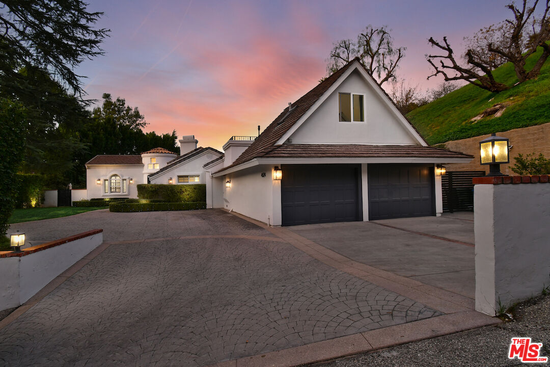 Property Photo:  4524 Balboa Ave  CA 91316 
