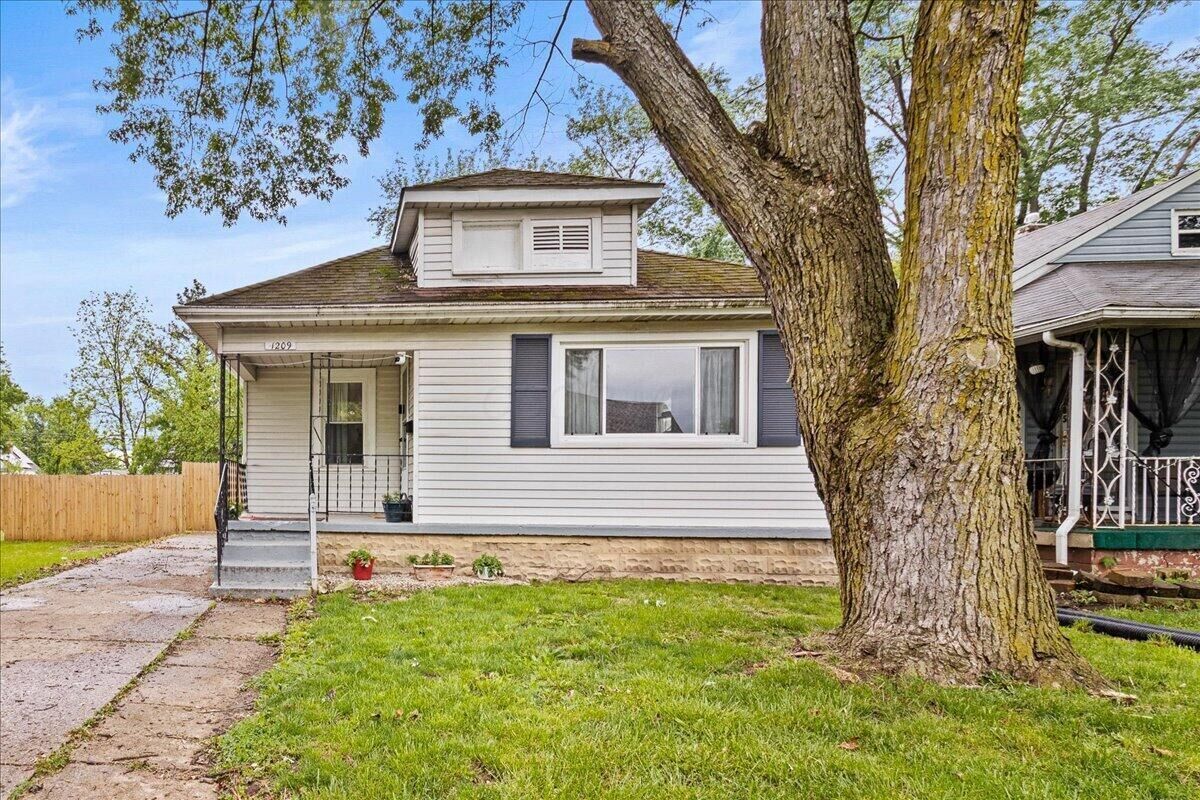 Property Photo:  1209 Aberdeen Avenue  OH 43211 