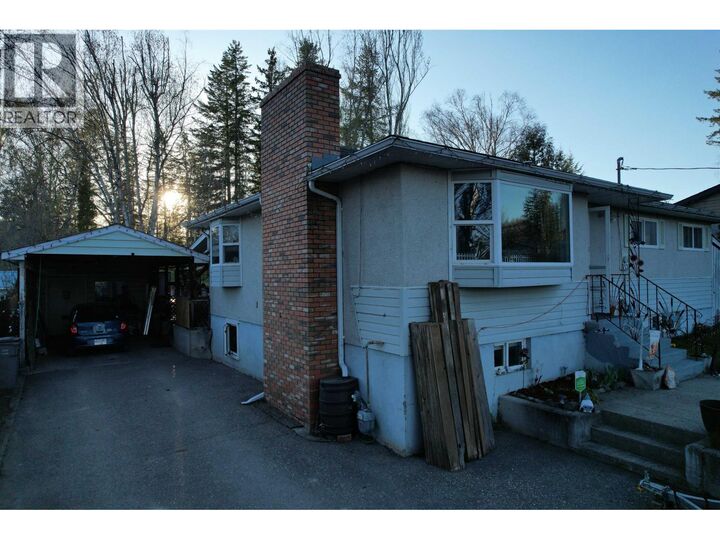 Property Photo: 453 Hutchcroft Street BC V2J 1T3