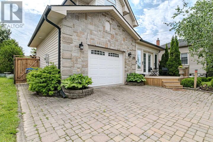 255 Water Street South — photo 1