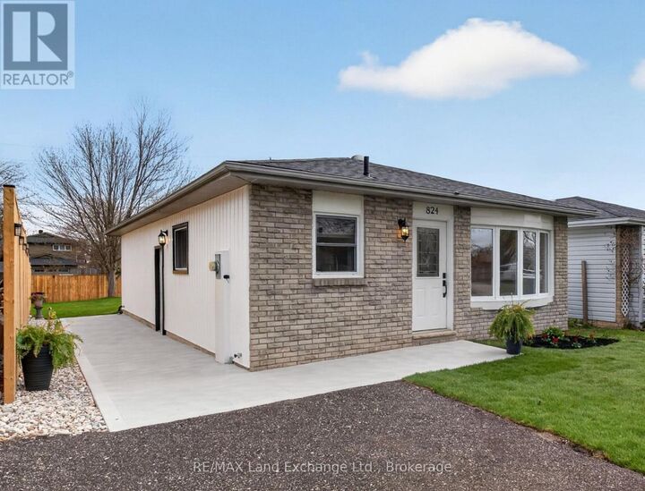 824 Andrew Malcolm Drive — photo 1