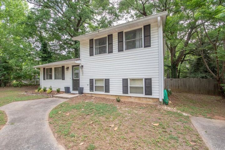Property Photo:  121 Sweetgum Road  GA 30269 