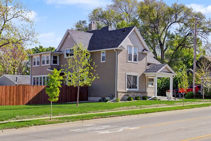 Property Photo:  711 Mamie Eisenhower Avenue  IA 50036 