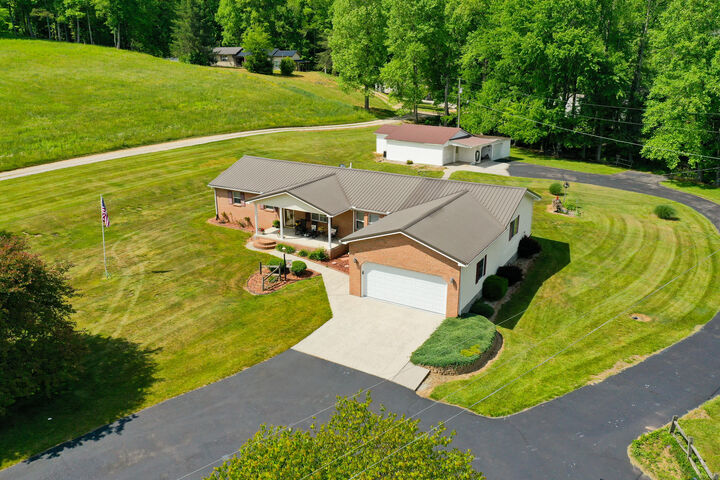 Property Photo: 8356 E Laurel Road KY 40741