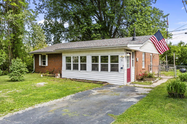 Property Photo:  301 Parkside Court  KY 40351 