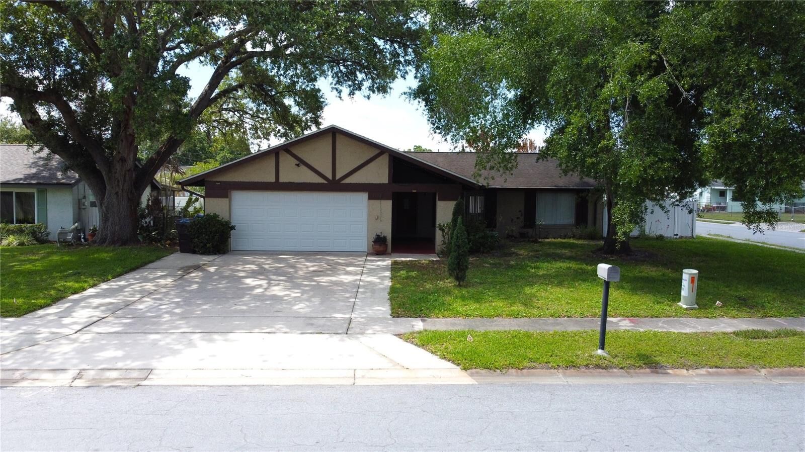 Property Photo: 1718 Bruce Street FL 34741