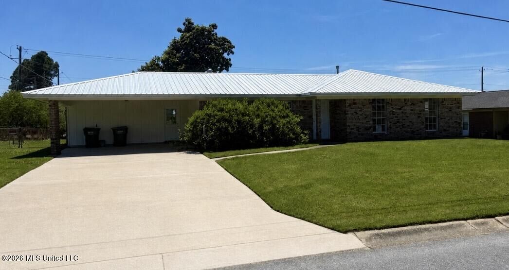 Property Photo:  150 Gary Street  MS 39503 