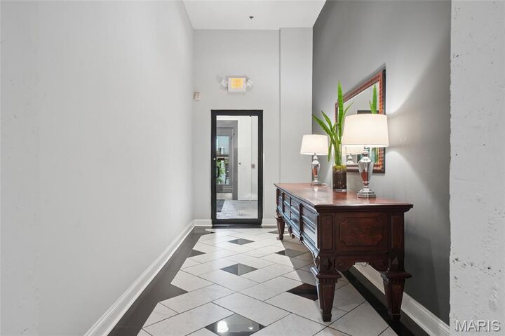 Property Photo:  4200 Laclede Avenue 203  MO 63108 