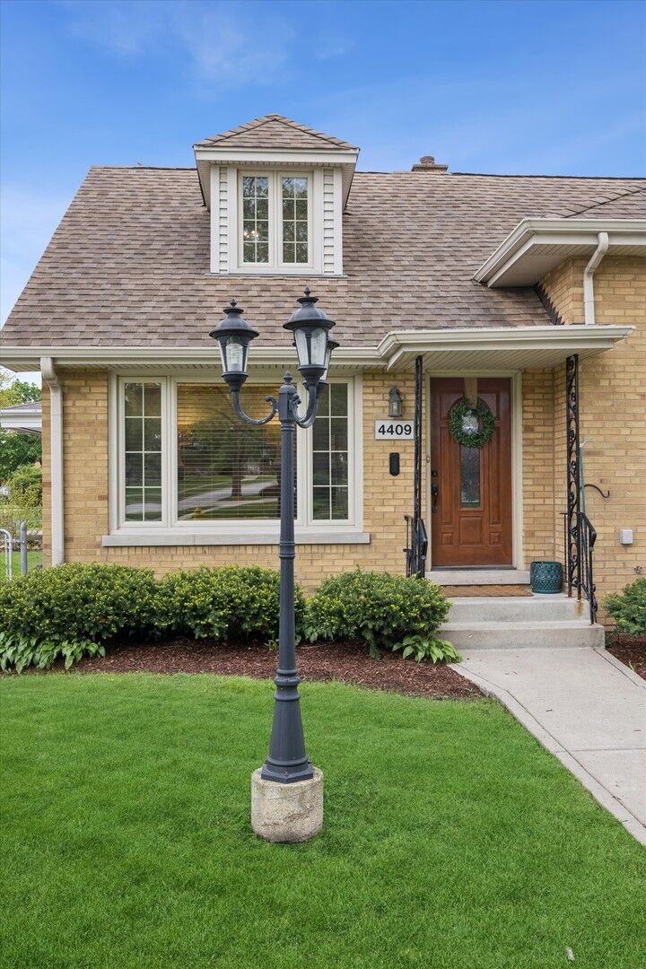 Property Photo:  4409 Clausen Avenue 4409  IL 60558 
