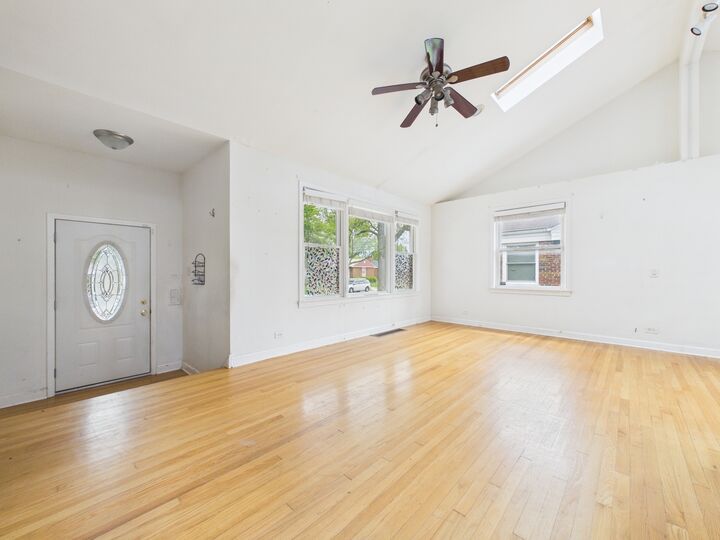 Property Photo:  2308 Stratford Avenue  IL 60154 