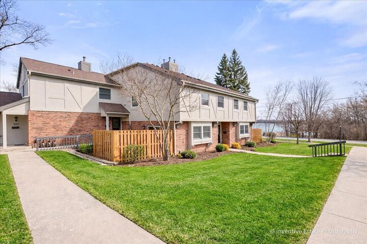 Property Photo:  884 Bristol Drive -  IL 60010 
