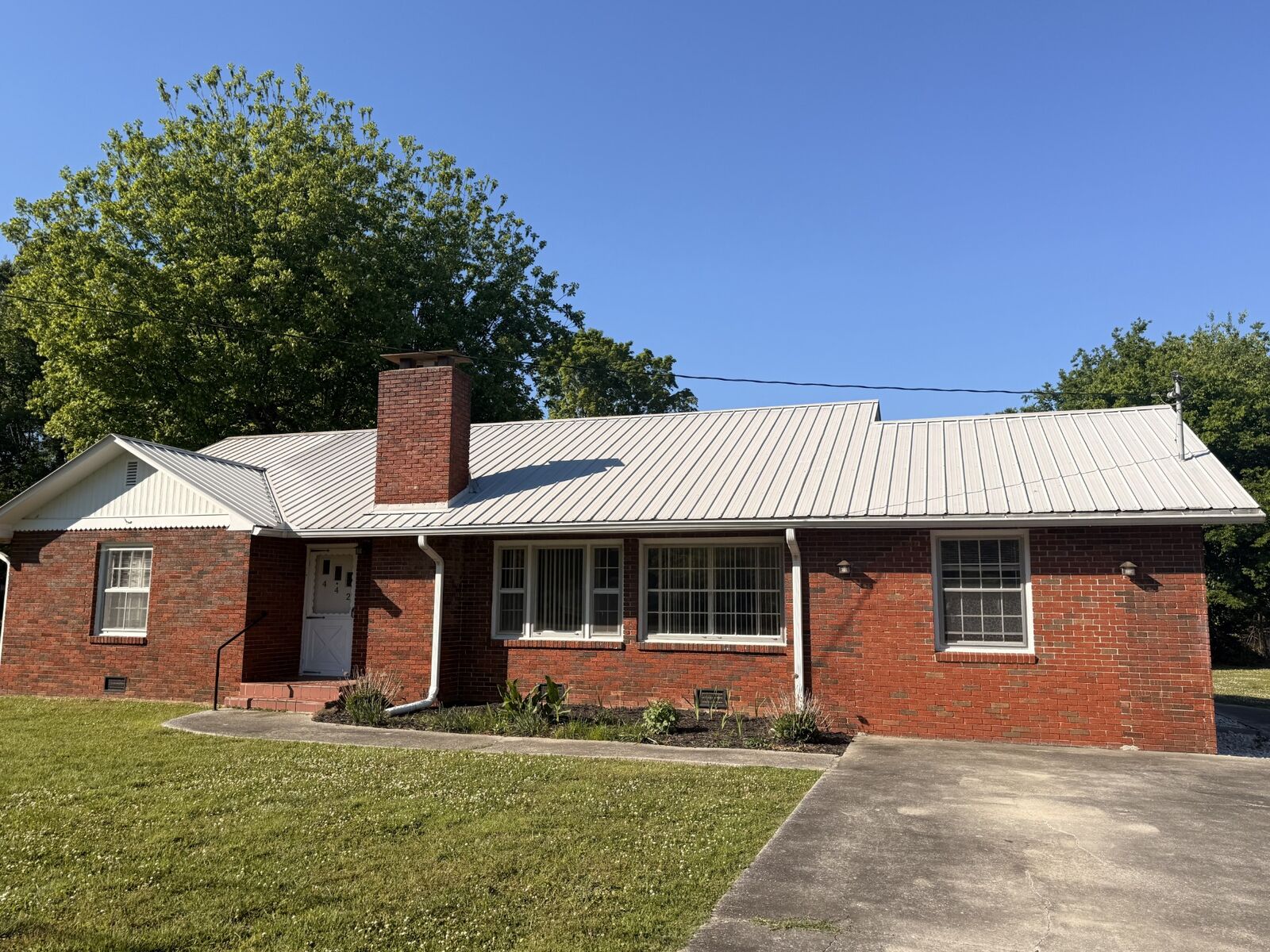 Property Photo:  442 W Rhea Ave  TN 37381 
