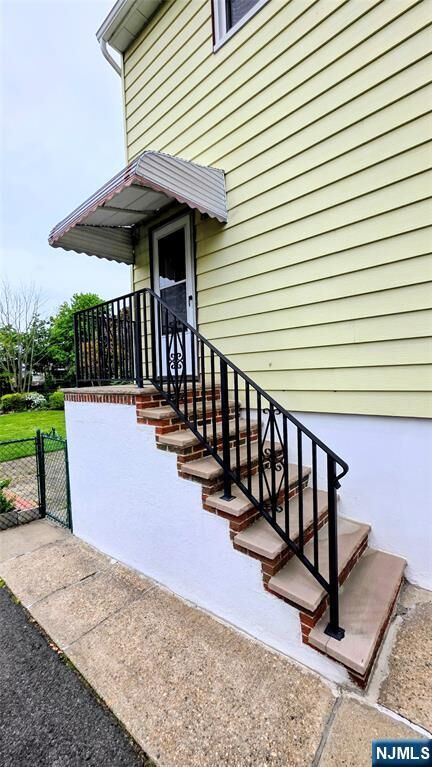 Property Photo:  648 Milton Avenue 1st Floor  NJ 07071 