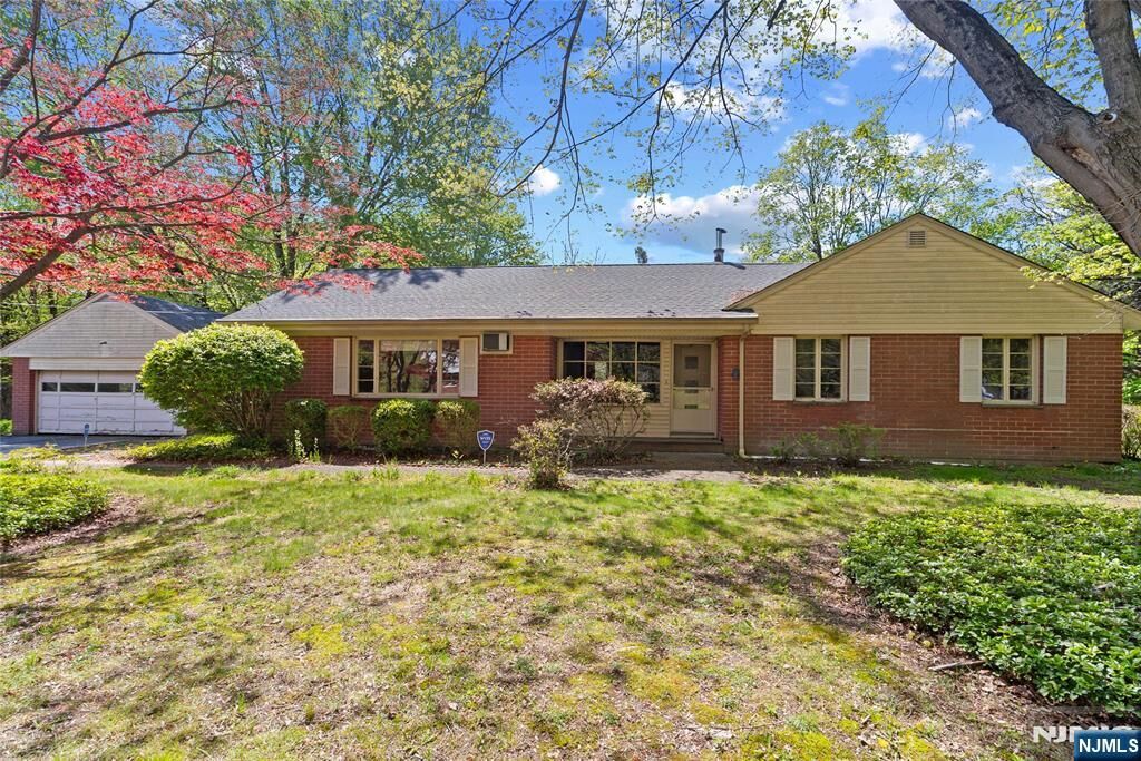 Property Photo:  52 Waughaw Road  NJ 07082 