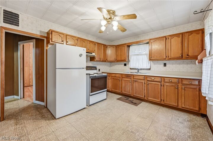 Property Photo:  3961 S Main Street  OH 44425 
