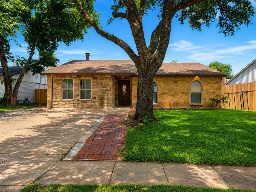 Property Photo: 7119 Christie Lane TX 75249
