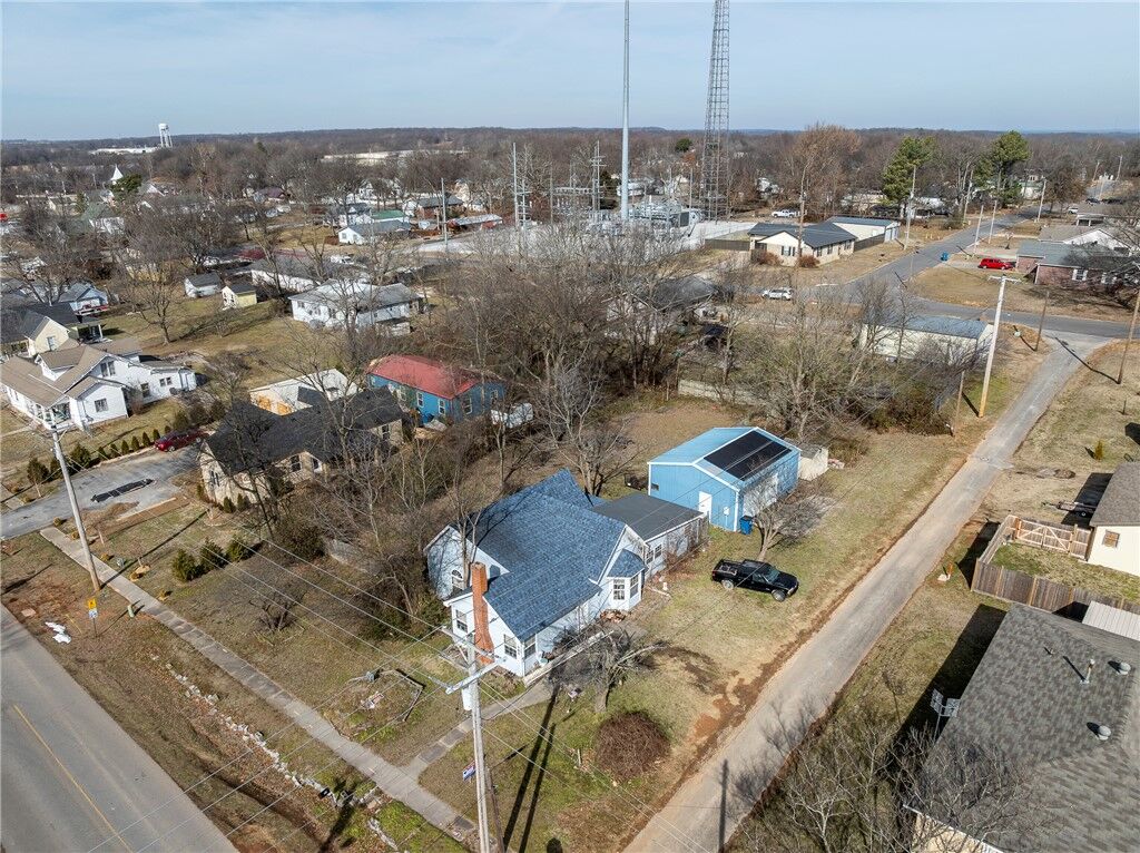 Property Photo:  408 NE Main Street  AR 72736 