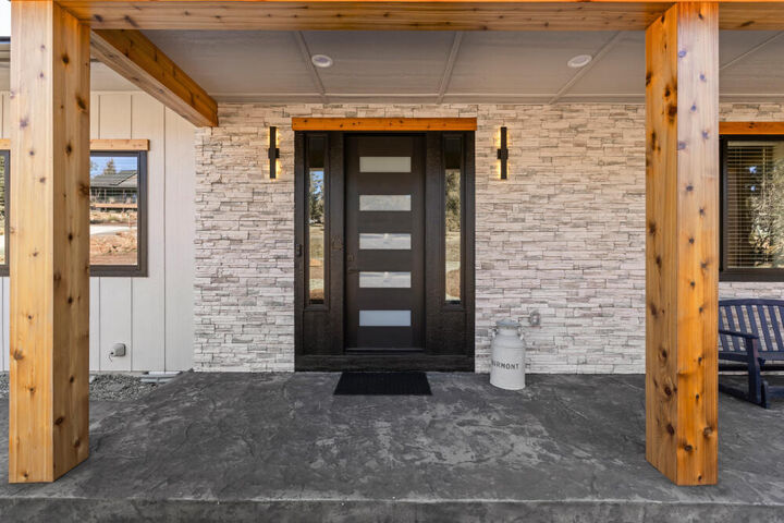 Property Photo:  12156 Turnstone Drive  OR 97601 