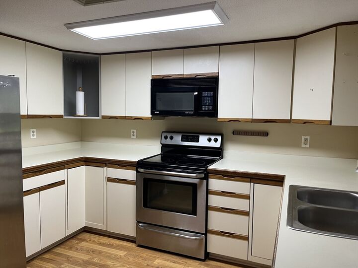 Property Photo:  4 Herbert Dr B  MA 01590 