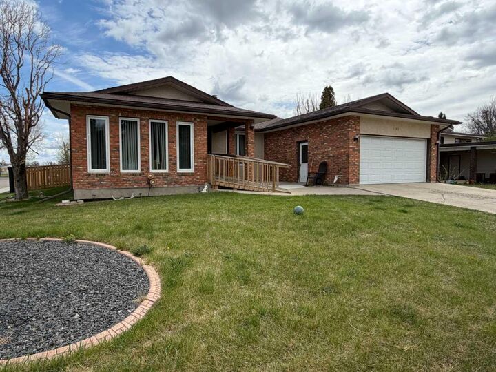 5411 46 Street — photo 1